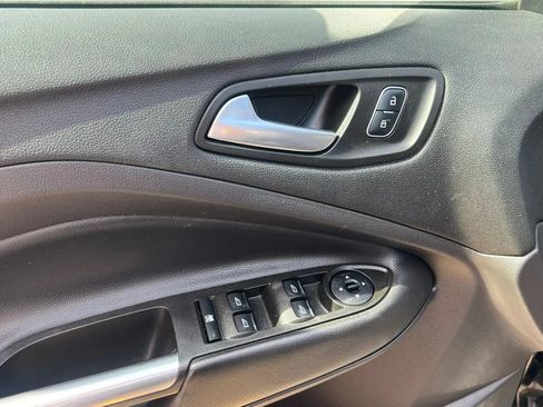 Used 2018 Ford Escape SE w/ SE Sync 3 Package AWD/4WD image 13