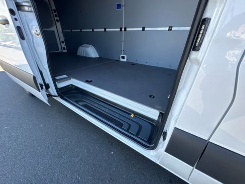 Used 2026 Mercedes-Benz Sprinter 2500 image 4