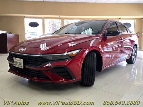 Used 2025 Hyundai Elantra Sport FWD image 2