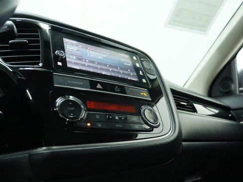 Used 2019 Mitsubishi Outlander SE FWD image 15