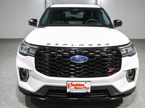 Used 2025 Ford Explorer ST AWD/4WD image 4