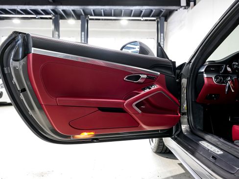 Used 2019 Porsche 911 Carrera 4S image 28