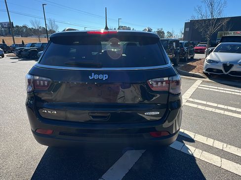 Used 2024 Jeep Compass Latitude image 9