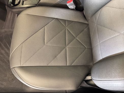 Used 2023 BMW iX xDrive50 image 22