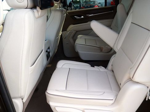 Used 2021 GMC Yukon XL Denali w/ Denali Premium Package AWD/4WD image 16