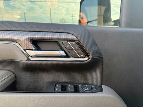 Used 2025 Chevrolet Silverado 2500 ZR2 image 18