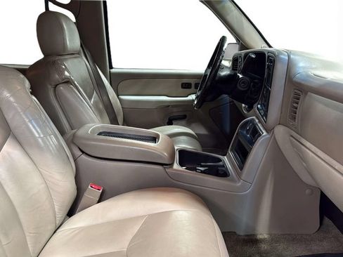 Used 2003 Chevrolet Suburban Z71 AWD/4WD image 11