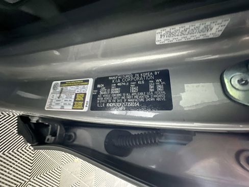 Used 2025 Kia Sportage LX image 12