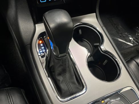 Used 2018 Jeep Grand Cherokee Limited AWD/4WD image 18
