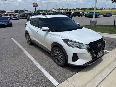 Used 2023 Nissan Kicks SV FWD image 6