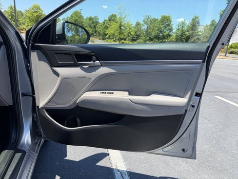 Used 2017 Hyundai Elantra SE FWD image 17