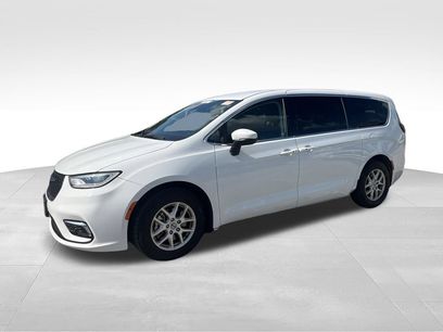 Used 2023 Chrysler Pacifica Touring-L