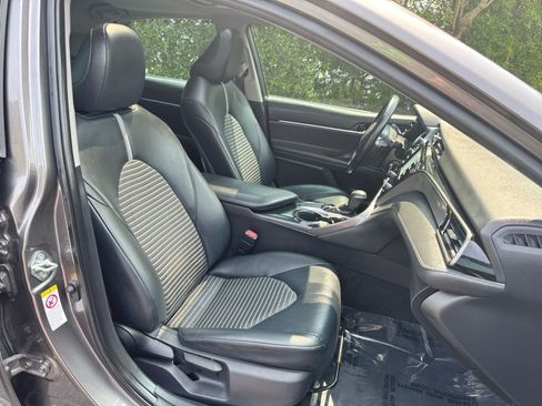 Used 2019 Toyota Camry SE FWD image 33