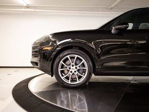 Certified 2026 Porsche Cayenne AWD/4WD image 11
