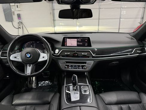 Used 2021 BMW 740i w/ M Sport Package image 12