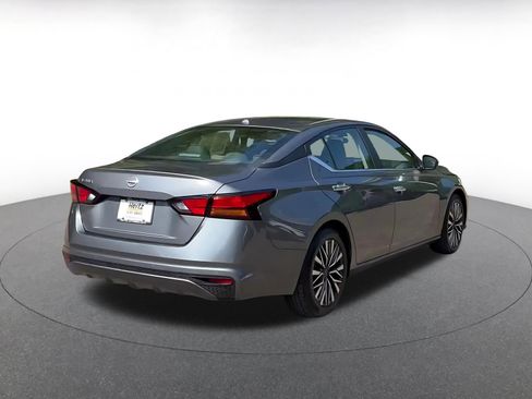 Used 2025 Nissan Altima 2.5 SV FWD image 15