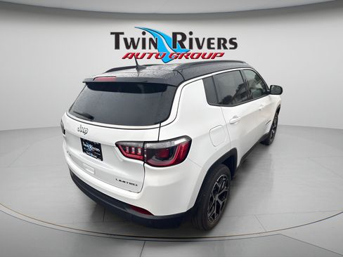 Used 2024 Jeep Compass Limited AWD/4WD image 3