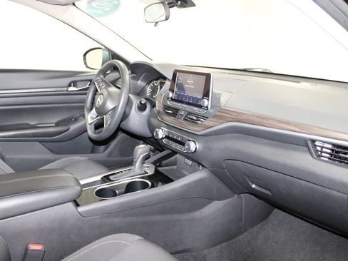 Used 2024 Nissan Altima 2.5 SV FWD image 26