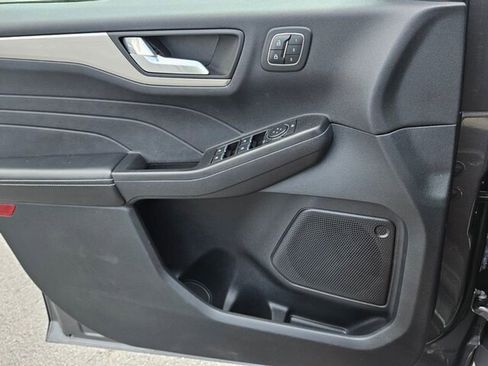 Used 2022 Ford Escape Titanium image 33