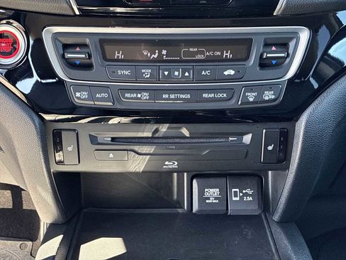 Used 2021 Honda Pilot Touring image 17