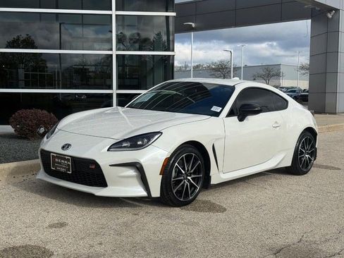 Used 2024 Toyota GR86 RWD image 7
