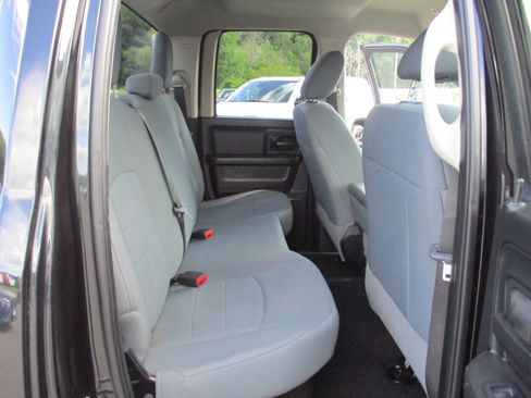 Used 2018 RAM 1500 Express w/ Black Ram 1500 Express Group AWD/4WD image 13