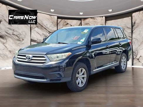 Used 2013 Toyota Highlander FWD w/ Cold Weather Pkg image 3