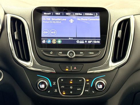 Used 2023 Chevrolet Equinox LT FWD image 18