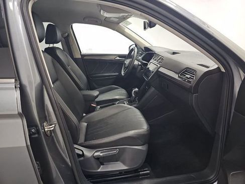 Used 2023 Volkswagen Tiguan SE FWD image 3