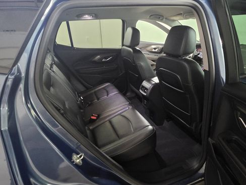 Used 2024 GMC Terrain SLT AWD/4WD image 12
