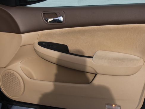 Used 2005 Honda Accord LX image 17