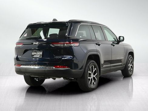 Used 2023 Jeep Grand Cherokee Limited w/ Trailer Tow Prep Group (B) AWD/4WD image 5