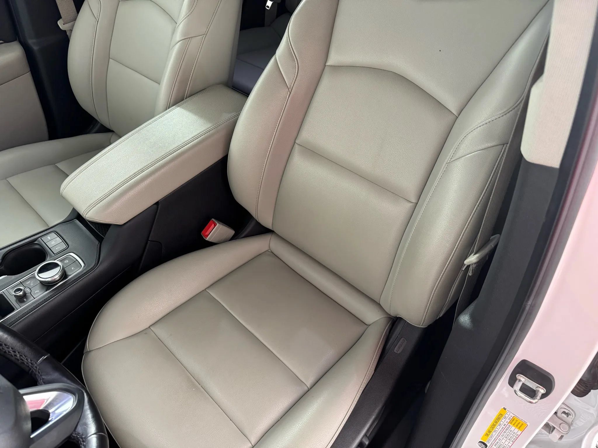 Used 2019 Cadillac XT4 Luxury w/ Cold Weather Package AWD/4WD image 34