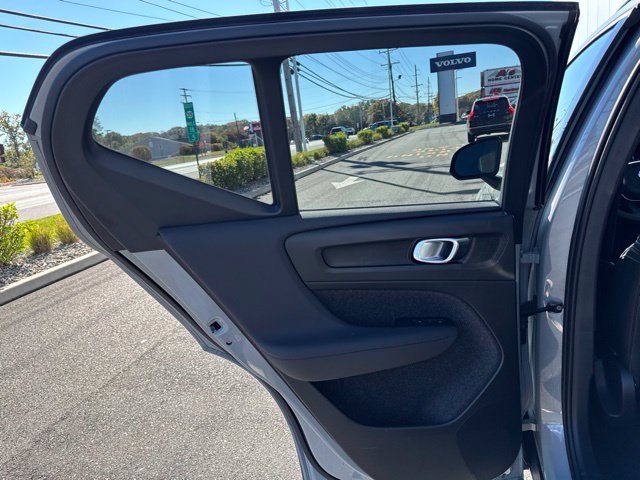 Used 2024 Volvo XC40 B5 Plus w/ Climate Package AWD/4WD image 15