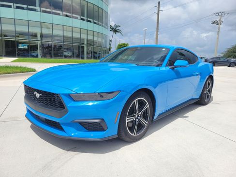 Used 2025 Ford Mustang Premium RWD image 5