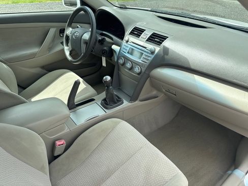 Used 2010 Toyota Camry image 18