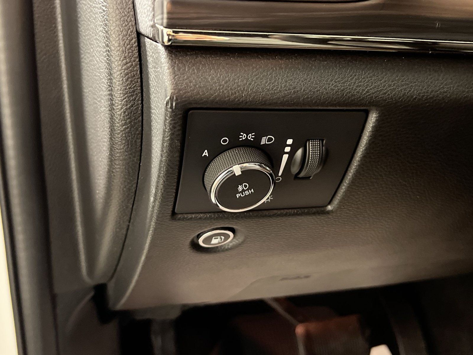 Used 2021 Jeep Grand Cherokee Limited X AWD/4WD image 32