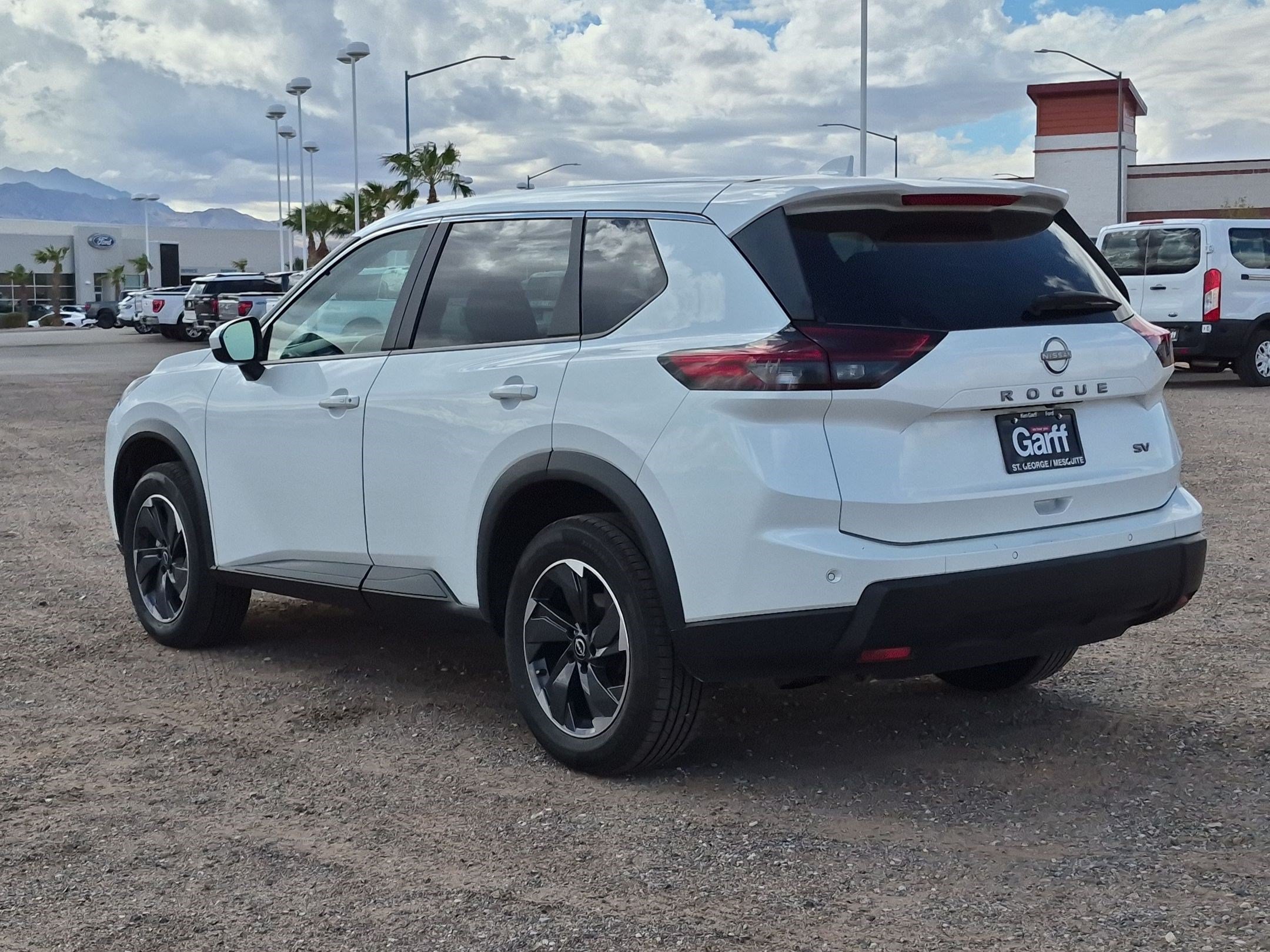 Used 2024 Nissan Rogue SV FWD image 5