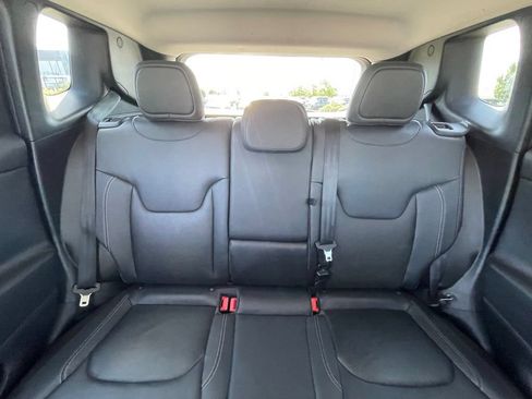 Used 2016 Jeep Renegade Limited FWD image 29