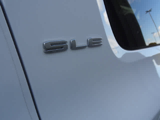 Used 2023 GMC Acadia SLE w/ Driver Convenience Package FWD image 44