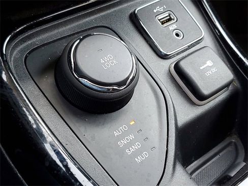 Used 2021 Jeep Compass Limited image 32