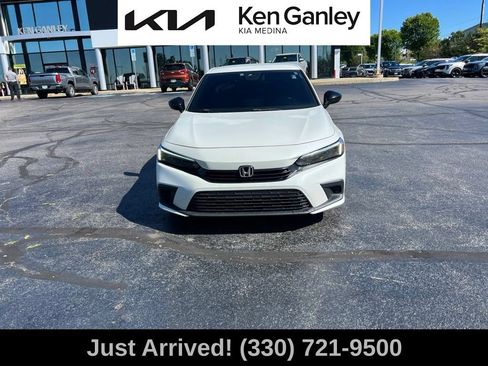 Used 2022 Honda Civic Sport image 2