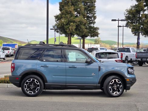 Used 2023 Ford Bronco Sport Outer Banks w/ Tech Package image 3