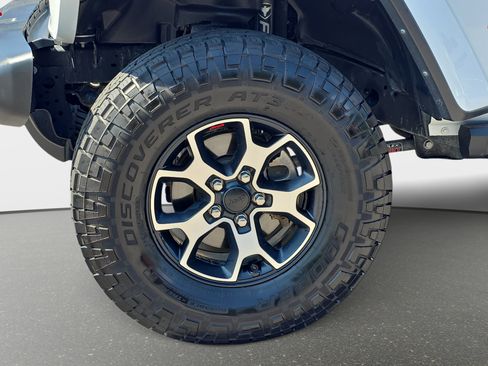 Used 2022 Jeep Wrangler Unlimited Rubicon w/ LED Lighting Group AWD/4WD image 30