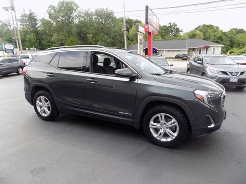 Used 2020 GMC Terrain SLE w/ Driver Convenience Package AWD/4WD image 2