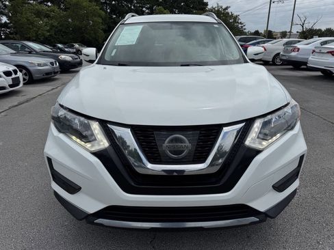 Used 2017 Nissan Rogue SV image 3