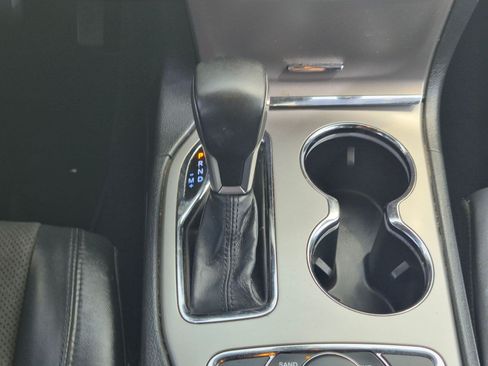 Used 2019 Jeep Grand Cherokee Altitude AWD/4WD image 27