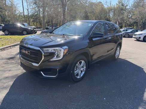 Used 2024 GMC Terrain SLE image 3