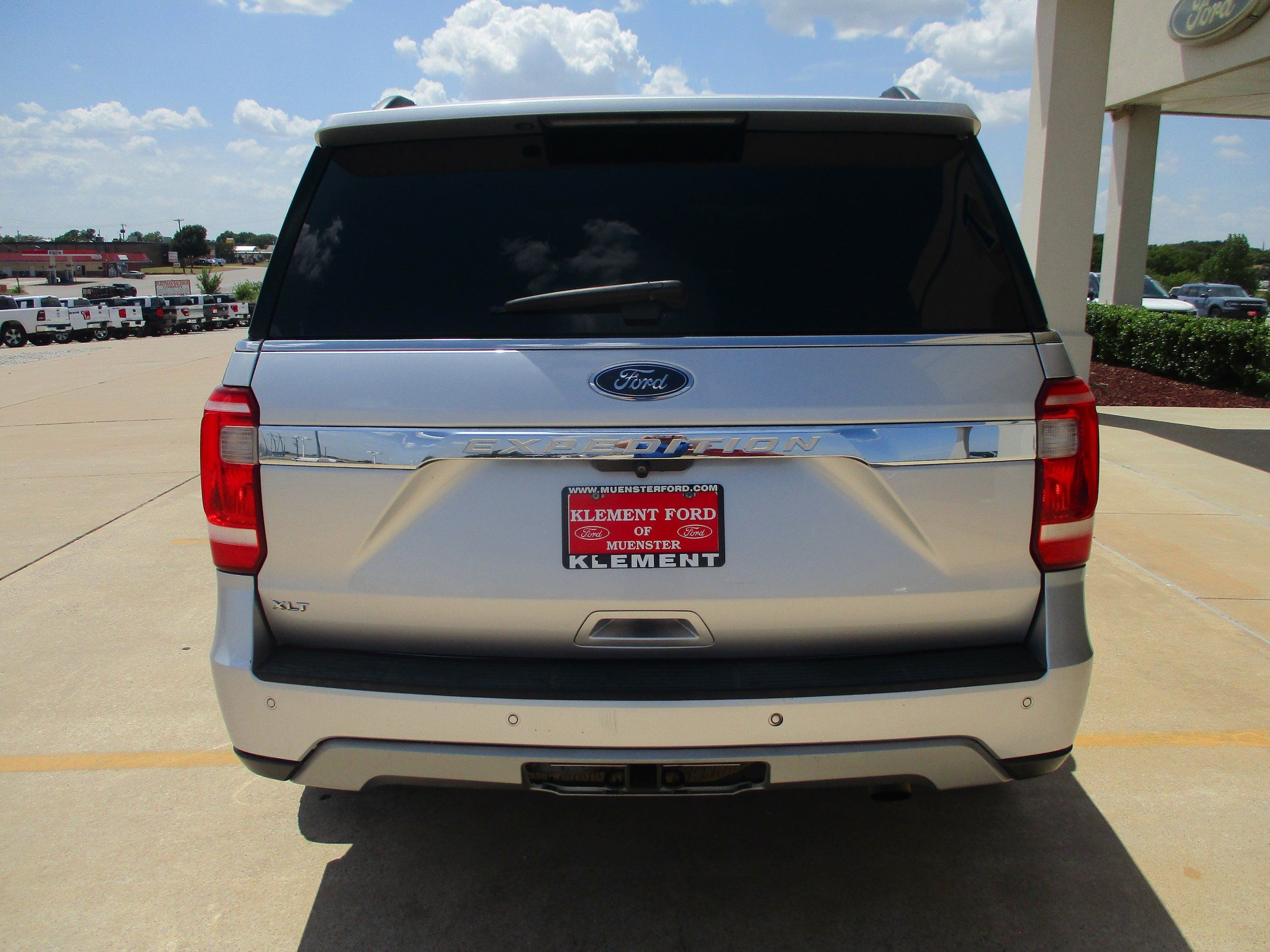 Used 2019 Ford Expedition XLT w/ Equipment Group 202A RWD image 9