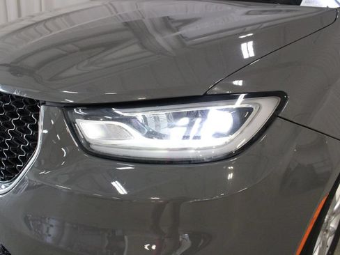 Used 2022 Chrysler Pacifica Touring-L w/ Uconnect Theater Family Group FWD image 34